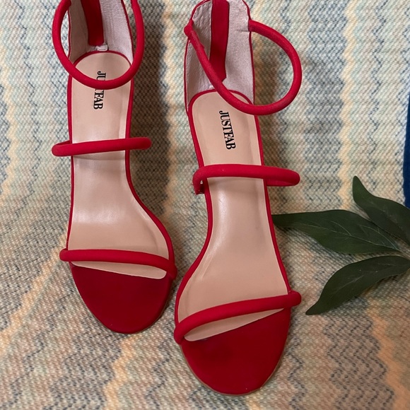 High Heel - Picture 11 of 12